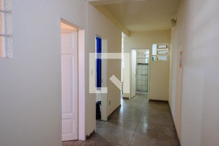 Corredor de apartamento para alugar com 2 quartos, 55m² em Floresta, Belo Horizonte