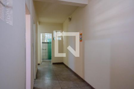 Corredor de apartamento para alugar com 2 quartos, 55m² em Floresta, Belo Horizonte