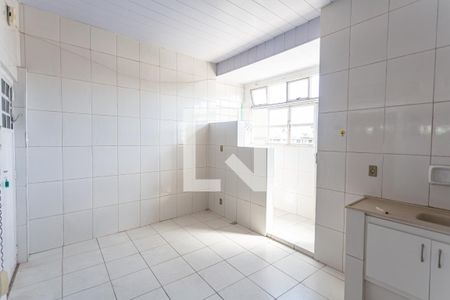 Sala/Cozinha de kitnet/studio para alugar com 1 quarto, 30m² em Floresta, Belo Horizonte