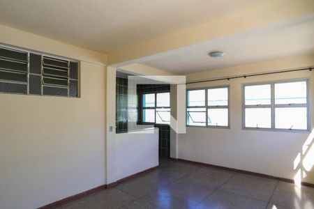 Sala/Cozinha de kitnet/studio para alugar com 2 quartos, 30m² em Floresta, Belo Horizonte