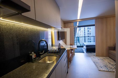 Cozinha de kitnet/studio para alugar com 1 quarto, 27m² em Itaim Bibi, São Paulo