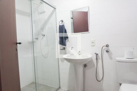 Casa de condomínio à venda com 420m², 5 quartos e 4 vagas Casa de condomínio à venda com 420m², 5 quartos e 4 vagasBanheiro de serviço