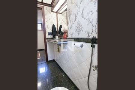 Casa de condomínio à venda com 420m², 5 quartos e 4 vagas Casa de condomínio à venda com 420m², 5 quartos e 4 vagasLavabo 2