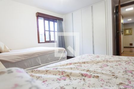 Casa de condomínio à venda com 420m², 5 quartos e 4 vagas Casa de condomínio à venda com 420m², 5 quartos e 4 vagasQuarto 2