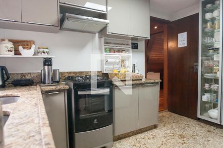 Casa de condomínio à venda com 420m², 5 quartos e 4 vagas Casa de condomínio à venda com 420m², 5 quartos e 4 vagasCozinha