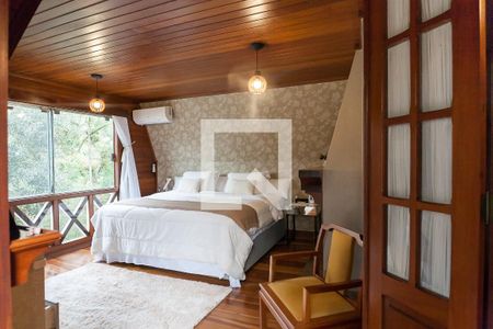 Casa de condomínio à venda com 420m², 5 quartos e 4 vagas Casa de condomínio à venda com 420m², 5 quartos e 4 vagasSuite master