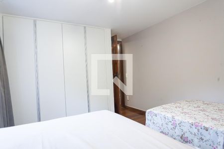 Casa de condomínio à venda com 420m², 5 quartos e 4 vagas Casa de condomínio à venda com 420m², 5 quartos e 4 vagasQuarto 2