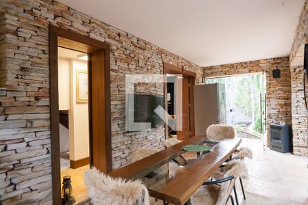 Casa de condomínio à venda com 420m², 5 quartos e 4 vagas Casa de condomínio à venda com 420m², 5 quartos e 4 vagasSala