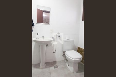 Casa de condomínio à venda com 420m², 5 quartos e 4 vagas Casa de condomínio à venda com 420m², 5 quartos e 4 vagasBanheiro de serviço