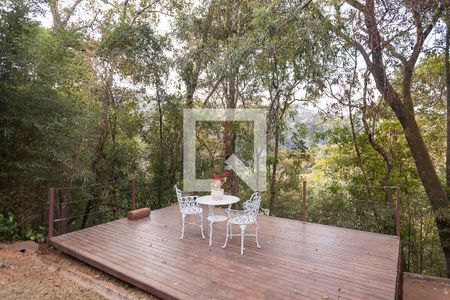 Casa de condomínio à venda com 420m², 5 quartos e 4 vagas Casa de condomínio à venda com 420m², 5 quartos e 4 vagasDeck quintal