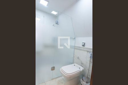 Casa de condomínio à venda com 420m², 5 quartos e 4 vagas Casa de condomínio à venda com 420m², 5 quartos e 4 vagasBanheiro Social