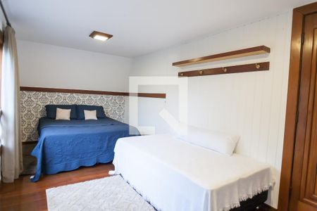 Casa de condomínio à venda com 420m², 5 quartos e 4 vagas Casa de condomínio à venda com 420m², 5 quartos e 4 vagasQuarto 1