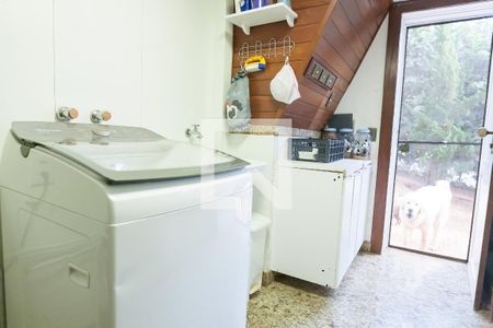 Casa de condomínio à venda com 420m², 5 quartos e 4 vagas Casa de condomínio à venda com 420m², 5 quartos e 4 vagasÁrea de Serviço