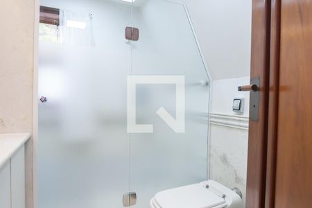 Casa de condomínio à venda com 420m², 5 quartos e 4 vagas Casa de condomínio à venda com 420m², 5 quartos e 4 vagasBanheiro Social