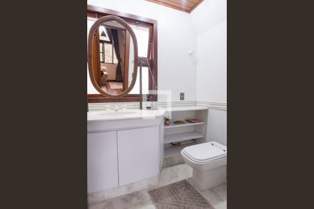 Casa de condomínio à venda com 420m², 5 quartos e 4 vagas Casa de condomínio à venda com 420m², 5 quartos e 4 vagasBanheiro suíte 2