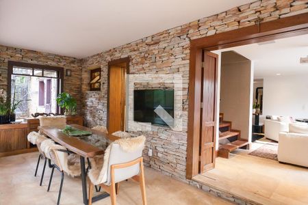 Casa de condomínio à venda com 420m², 5 quartos e 4 vagas Casa de condomínio à venda com 420m², 5 quartos e 4 vagasSala