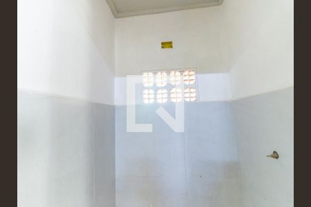 Banheiro de kitnet/studio para alugar com 1 quarto, 100m² em Vila Bertioga, São Paulo