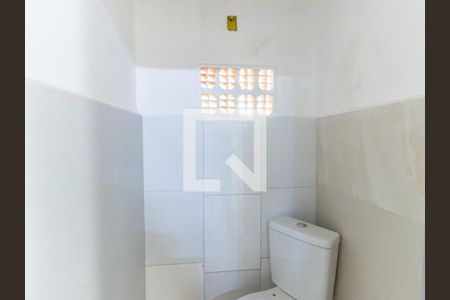 Banheiro de kitnet/studio para alugar com 1 quarto, 100m² em Vila Bertioga, São Paulo