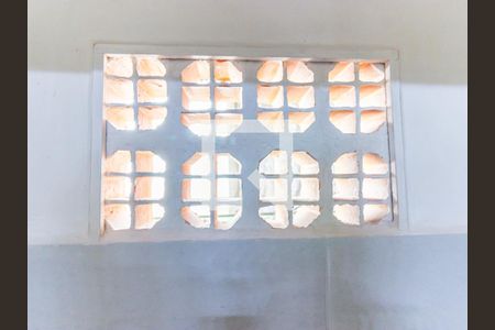 Banheiro de kitnet/studio para alugar com 1 quarto, 100m² em Vila Bertioga, São Paulo