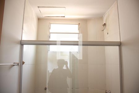 Banheiro de apartamento para alugar com 2 quartos, 45m² em Shopping Park, Uberlândia