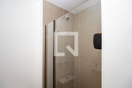 Banheiro de kitnet/studio para alugar com 1 quarto, 18m² em Pinheiros, São Paulo