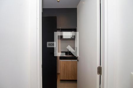 Banheiro de kitnet/studio para alugar com 1 quarto, 21m² em Pinheiros, São Paulo