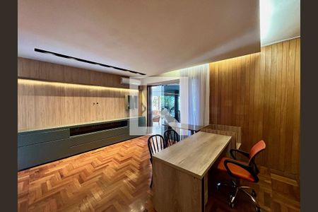 Casa à venda com 593m², 6 quartos e 6 vagas Casa à venda com 593m², 6 quartos e 6 vagasQuarto 4