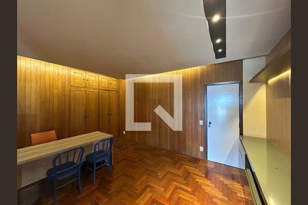 Casa à venda com 593m², 6 quartos e 6 vagas Casa à venda com 593m², 6 quartos e 6 vagasQuarto 6