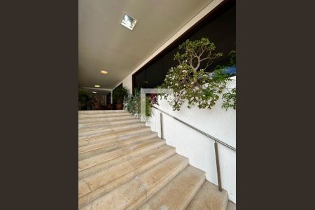 Casa à venda com 593m², 6 quartos e 6 vagas Casa à venda com 593m², 6 quartos e 6 vagasÁrea comum