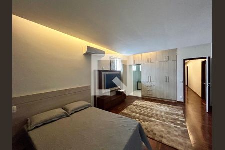 Casa à venda com 593m², 6 quartos e 6 vagas Casa à venda com 593m², 6 quartos e 6 vagasQuarto 1