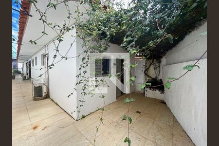 Casa à venda com 593m², 6 quartos e 6 vagas Casa à venda com 593m², 6 quartos e 6 vagasÁrea comum - Churrasqueira