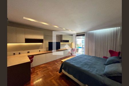 Casa à venda com 593m², 6 quartos e 6 vagas Casa à venda com 593m², 6 quartos e 6 vagasQuarto 2