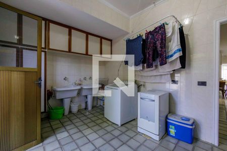 Casa de condomínio à venda com 850m², 5 quartos e 6 vagas Casa de condomínio à venda com 850m², 5 quartos e 6 vagasÁrea de Serviço