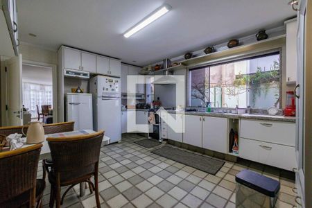 Casa de condomínio à venda com 850m², 5 quartos e 6 vagas Casa de condomínio à venda com 850m², 5 quartos e 6 vagasCozinha