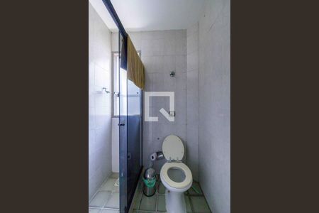 Casa de condomínio à venda com 850m², 5 quartos e 6 vagas Casa de condomínio à venda com 850m², 5 quartos e 6 vagasBanheiro de Serviço