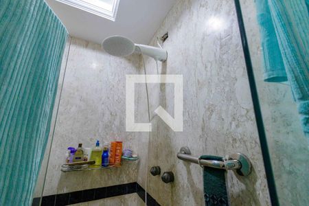 Casa de condomínio à venda com 850m², 5 quartos e 6 vagas Casa de condomínio à venda com 850m², 5 quartos e 6 vagasBanheiro Suíte 3