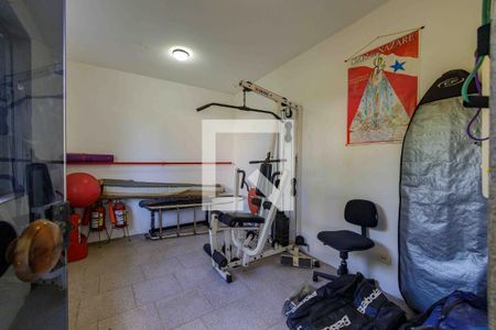 Casa de condomínio à venda com 850m², 5 quartos e 6 vagas Casa de condomínio à venda com 850m², 5 quartos e 6 vagasQuarto Dependência