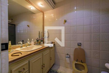 Casa de condomínio à venda com 850m², 5 quartos e 6 vagas Casa de condomínio à venda com 850m², 5 quartos e 6 vagasBanheiro Suíte 1