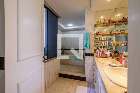 Casa de condomínio à venda com 850m², 5 quartos e 6 vagas Casa de condomínio à venda com 850m², 5 quartos e 6 vagasBanheiro Suíte 3