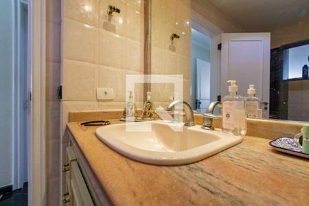 Casa de condomínio à venda com 850m², 5 quartos e 6 vagas Casa de condomínio à venda com 850m², 5 quartos e 6 vagasBanheiro Suíte 1