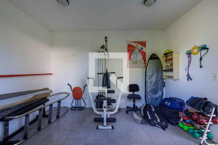 Casa de condomínio à venda com 850m², 5 quartos e 6 vagas Casa de condomínio à venda com 850m², 5 quartos e 6 vagasQuarto Dependência