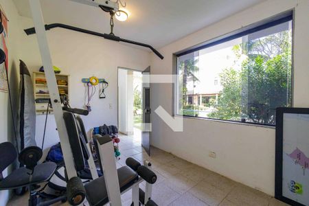 Casa de condomínio à venda com 850m², 5 quartos e 6 vagas Casa de condomínio à venda com 850m², 5 quartos e 6 vagasQuarto Dependência