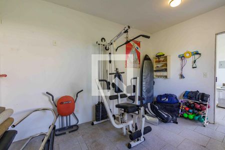 Casa de condomínio à venda com 850m², 5 quartos e 6 vagas Casa de condomínio à venda com 850m², 5 quartos e 6 vagasQuarto Dependência