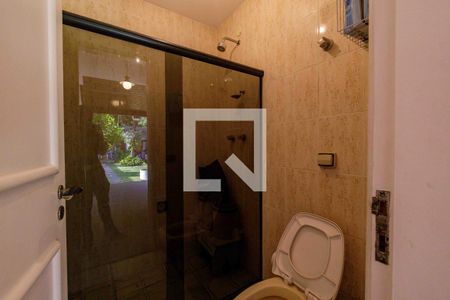 Casa de condomínio à venda com 850m², 5 quartos e 6 vagas Casa de condomínio à venda com 850m², 5 quartos e 6 vagasBanheiro Quintal