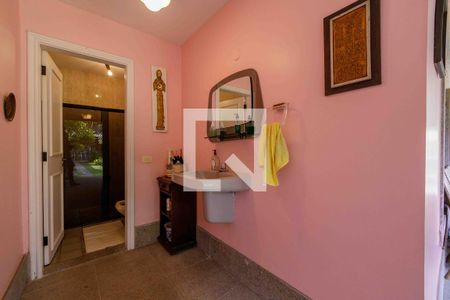 Casa de condomínio à venda com 850m², 5 quartos e 6 vagas Casa de condomínio à venda com 850m², 5 quartos e 6 vagasBanheiro Quintal