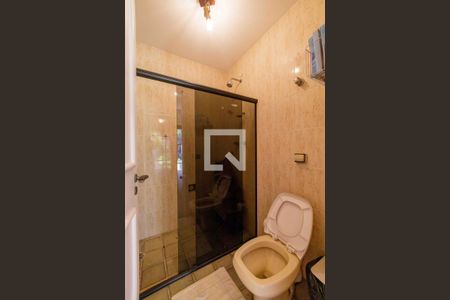 Casa de condomínio à venda com 850m², 5 quartos e 6 vagas Casa de condomínio à venda com 850m², 5 quartos e 6 vagasBanheiro Quintal