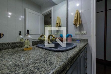 Casa de condomínio à venda com 850m², 5 quartos e 6 vagas Casa de condomínio à venda com 850m², 5 quartos e 6 vagasBanheiro