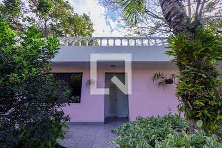 Casa de condomínio à venda com 850m², 5 quartos e 6 vagas Casa de condomínio à venda com 850m², 5 quartos e 6 vagasDependência