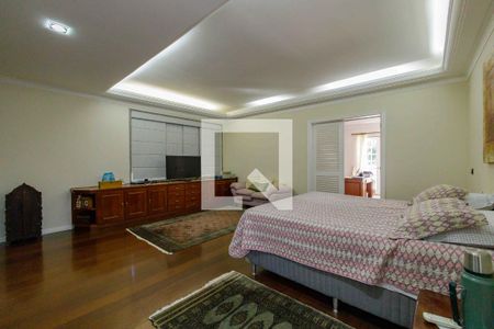 Casa de condomínio à venda com 850m², 5 quartos e 6 vagas Casa de condomínio à venda com 850m², 5 quartos e 6 vagasSuíte 3