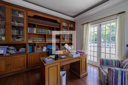 Casa de condomínio à venda com 850m², 5 quartos e 6 vagas Casa de condomínio à venda com 850m², 5 quartos e 6 vagasEscritório Suíte 3